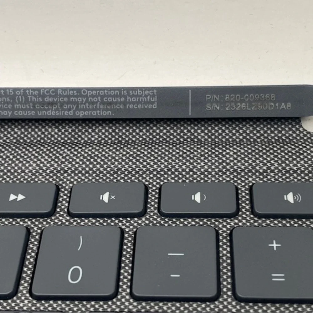 Logitech Combo Touch Keyboard Case iPad Air Pro Oxford YU0040 Backlit Trackpad